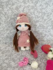 фото Текстильная кукла с косичками