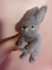 фото Вязанный Серый кролик 