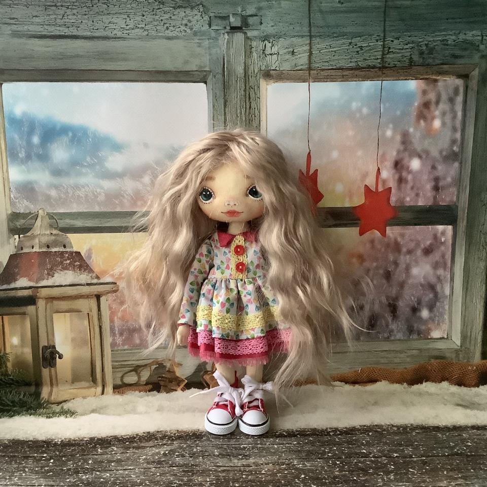 фото Текстильная игровая кукла