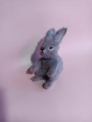 фотография Вязанный Серый кролик 