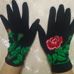 изображение Перчатки" Алые розы"