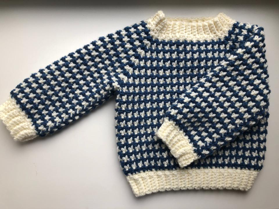 фото Детский вязаный свитер