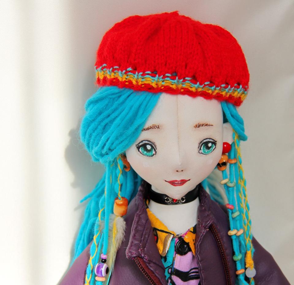 фото Текстильная кукла с дредами