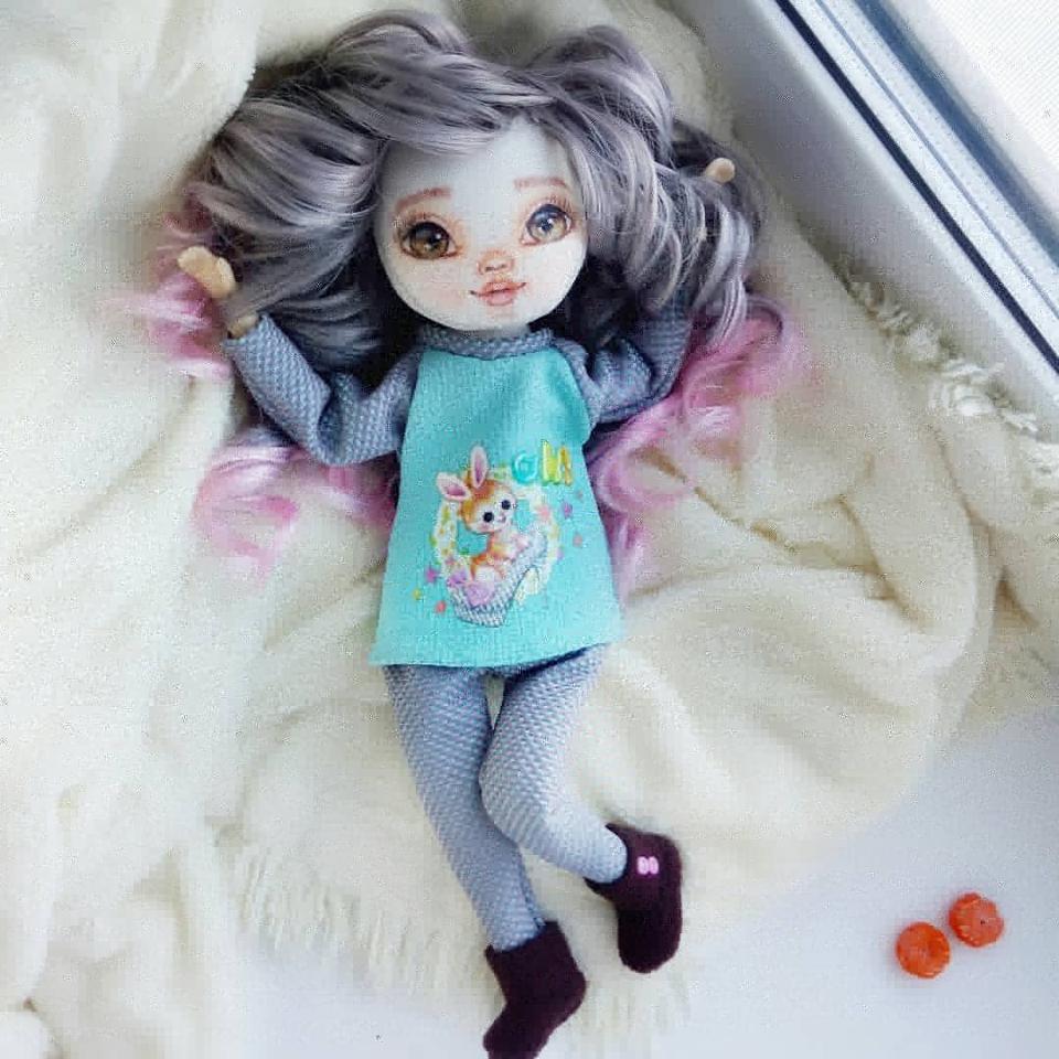 фото Текстильная кукла в смешанной технике
