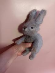 изображение Вязанный Серый кролик 
