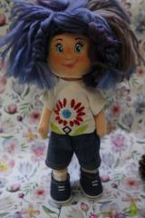 фото Куколка с синими волосами