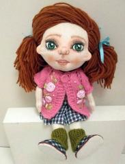 фото Кукла текстильная с нарисованным лицом