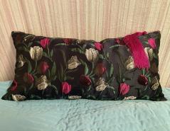 фотография Декоративная подушка Тюльпаны