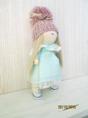фотография Кукла Долли в шапочке и платье