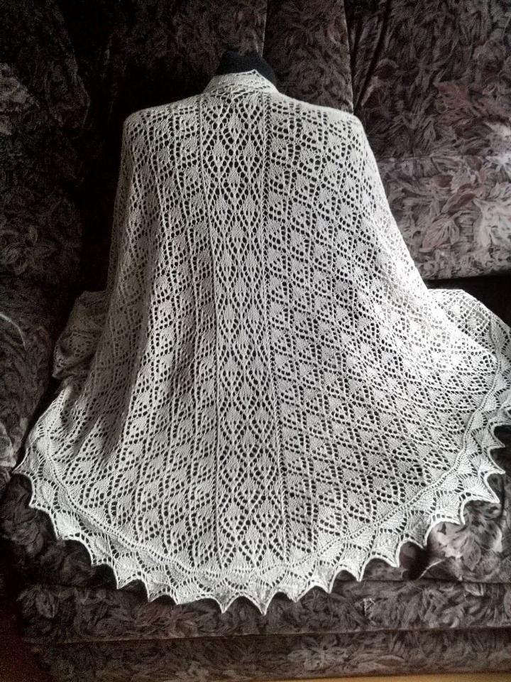 фото Фарерская шаль с плечевыми выточками